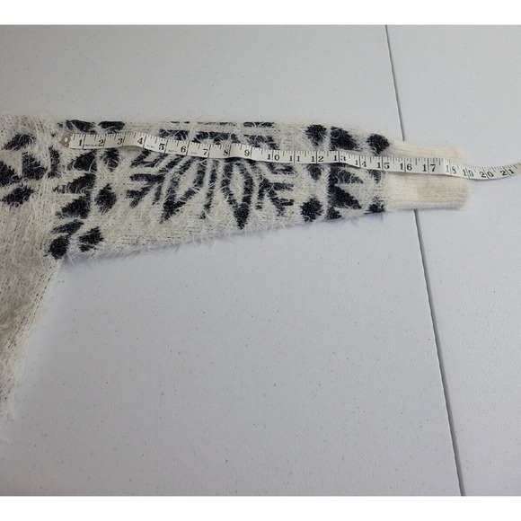 Maurices White Snowflake Eyelash Fuzzy Knit Pullover Sweater Women's Size Large - Picture 6 of 11